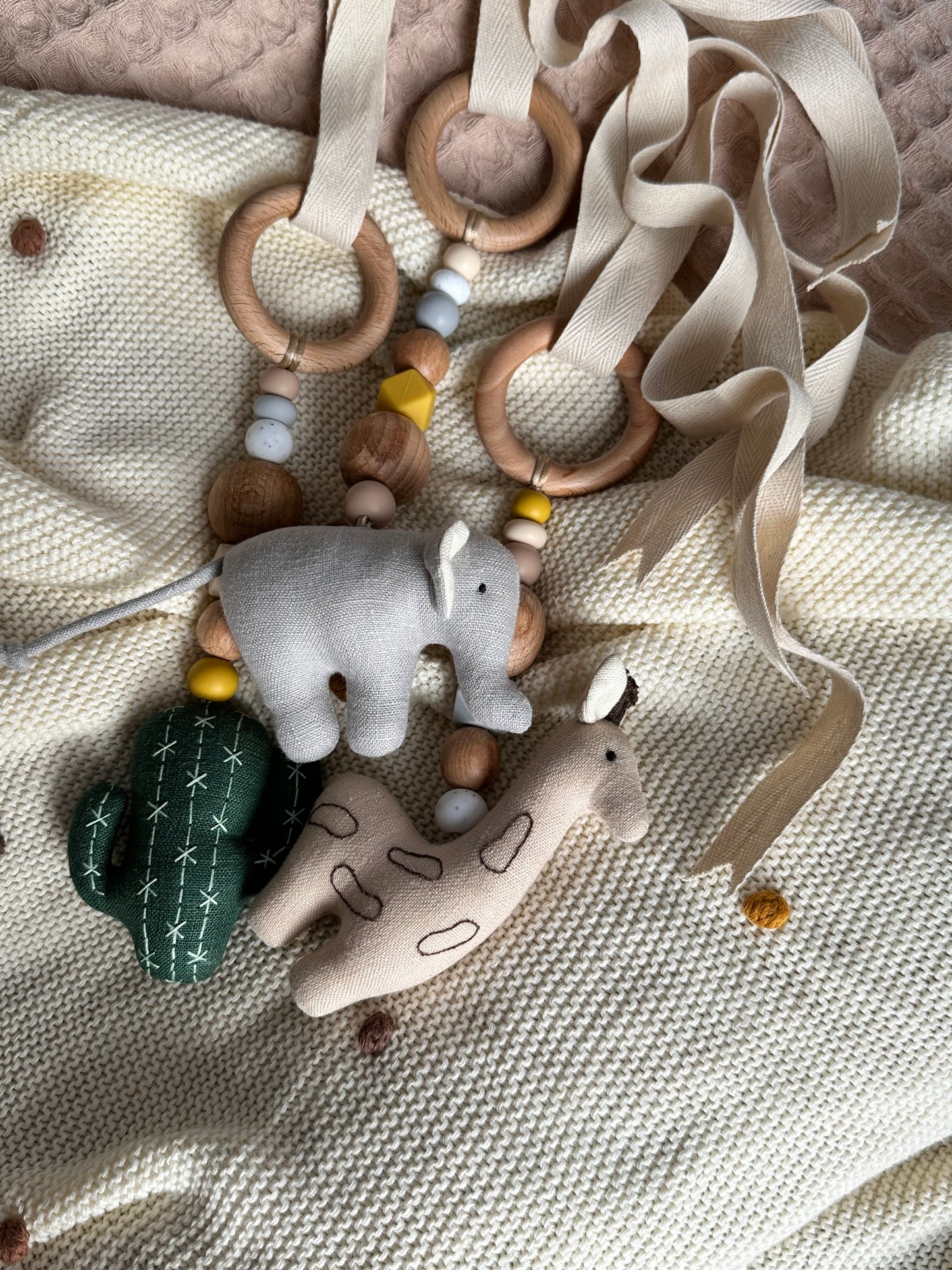 Spielbogen Anhänger Set mit Leine Tieren und Perlen