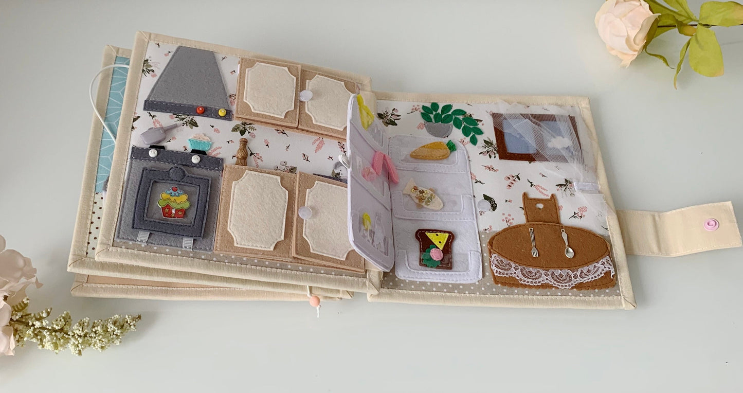 Quiet book, Puppenhaus, Filz Aktivitäten Buch, ruhiges Buch, Stillbuch, Montessori. Für Kinder zwischen 1,5-4 Jahren geeignet.