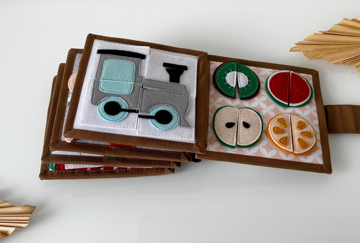 Quiet book, Filz Aktivitäten Buch, ruhiges Buch, Stillbuch, Montessori. Für Kinder zwischen 1-3 Jahren geeignet. Fahrrad.