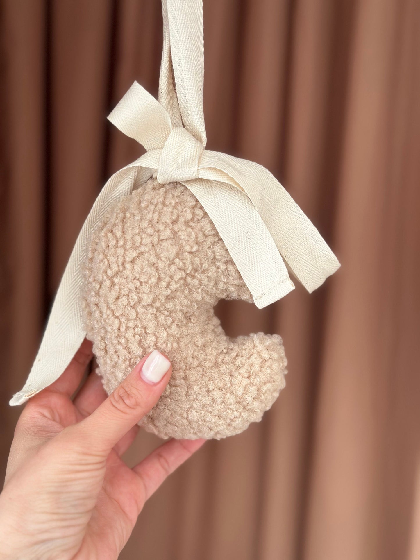 Halbmond Anhänger, Rassel, Spielbogenanhänger, Kinderwagen Anhänger, Schnullerkette, Teddyplüsch