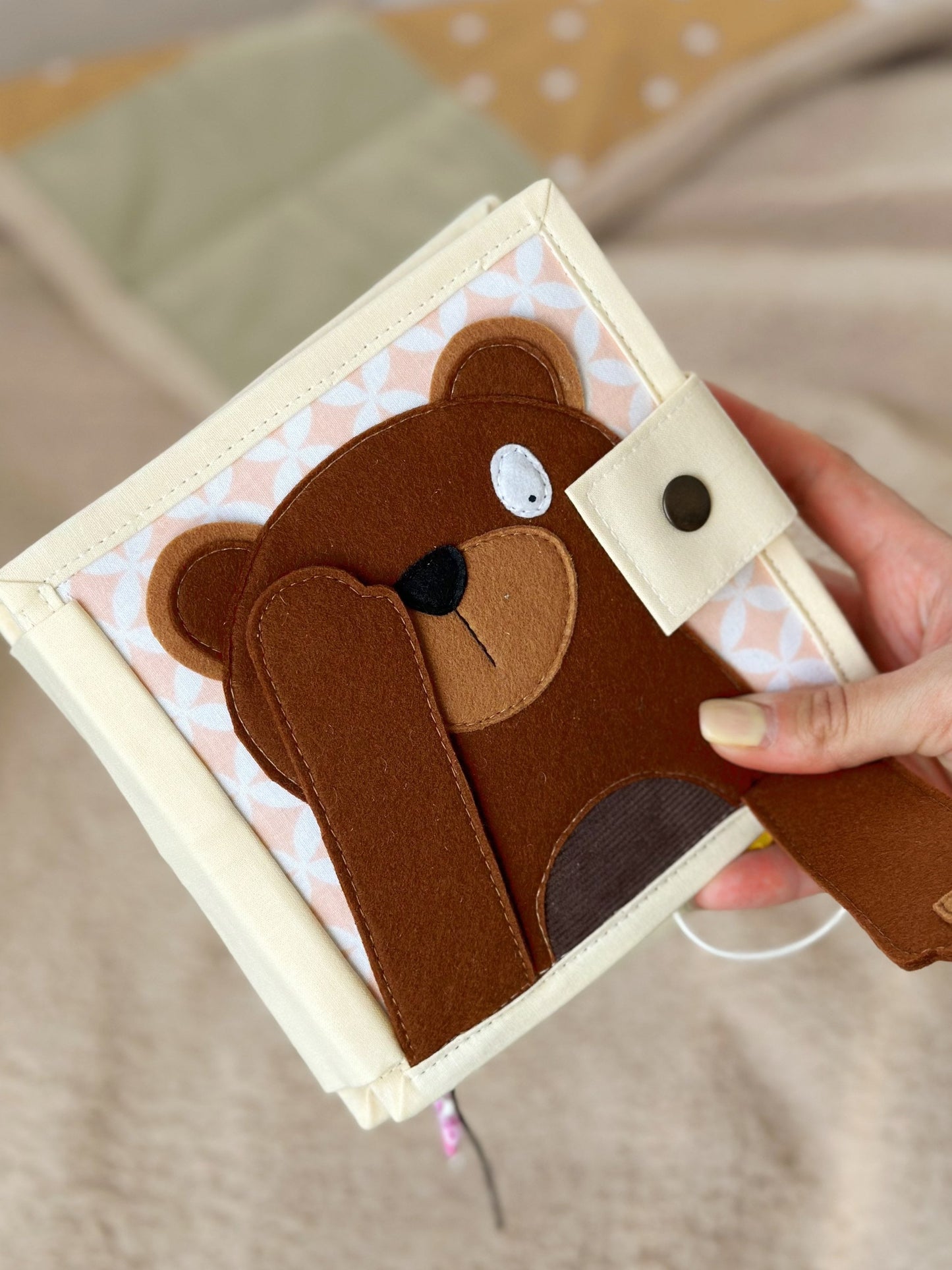 Quiet book, Filz Aktivitäten Buch, ruhiges Buch, Stillbuch, Montessori. Für Kinder zwischen 6-18 Monate geeignet. Keine abnehmbare Teile