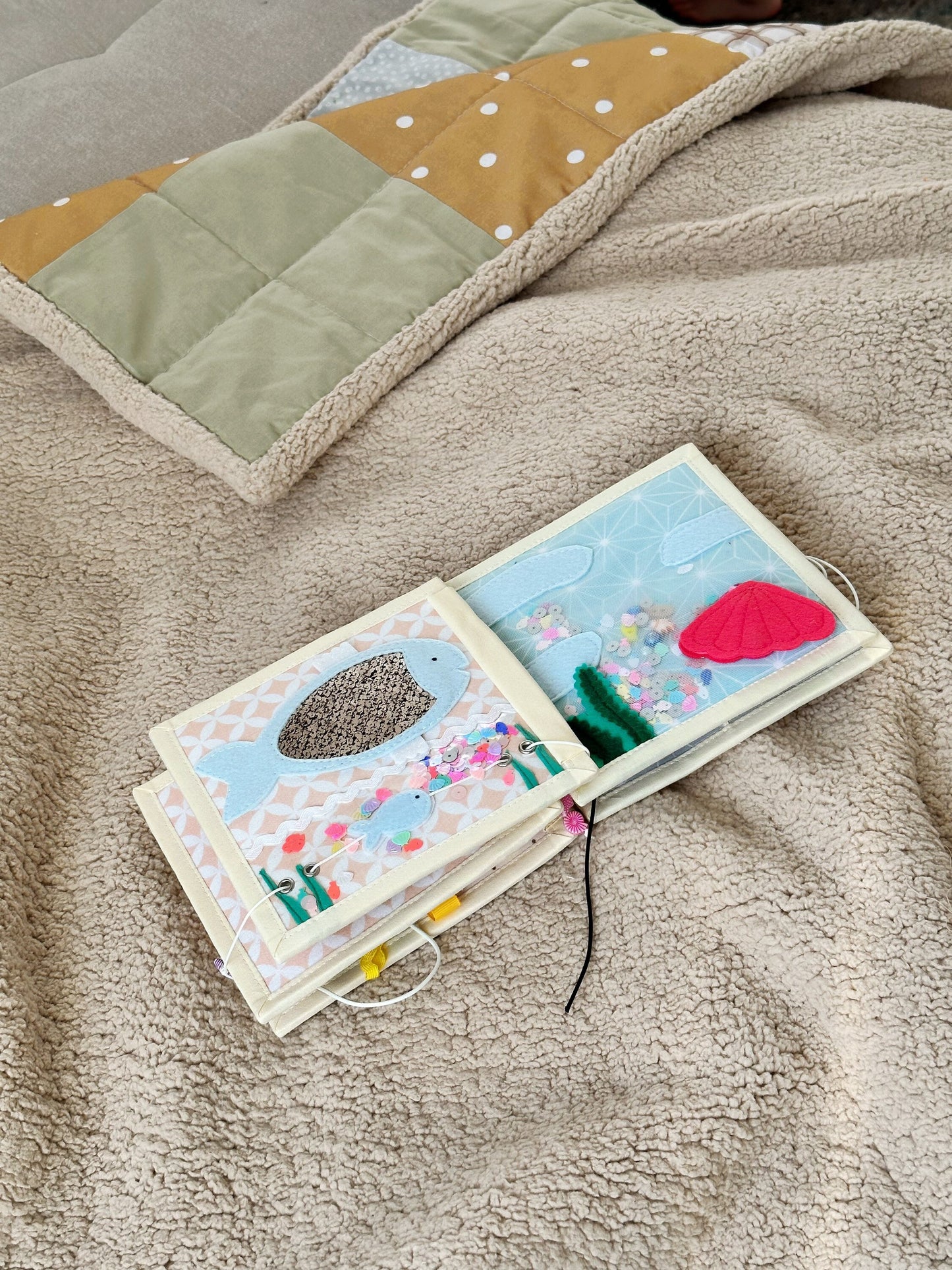 Quiet book, Filz Aktivitäten Buch, ruhiges Buch, Stillbuch, Montessori. Für Kinder zwischen 6-18 Monate geeignet. Keine abnehmbare Teile