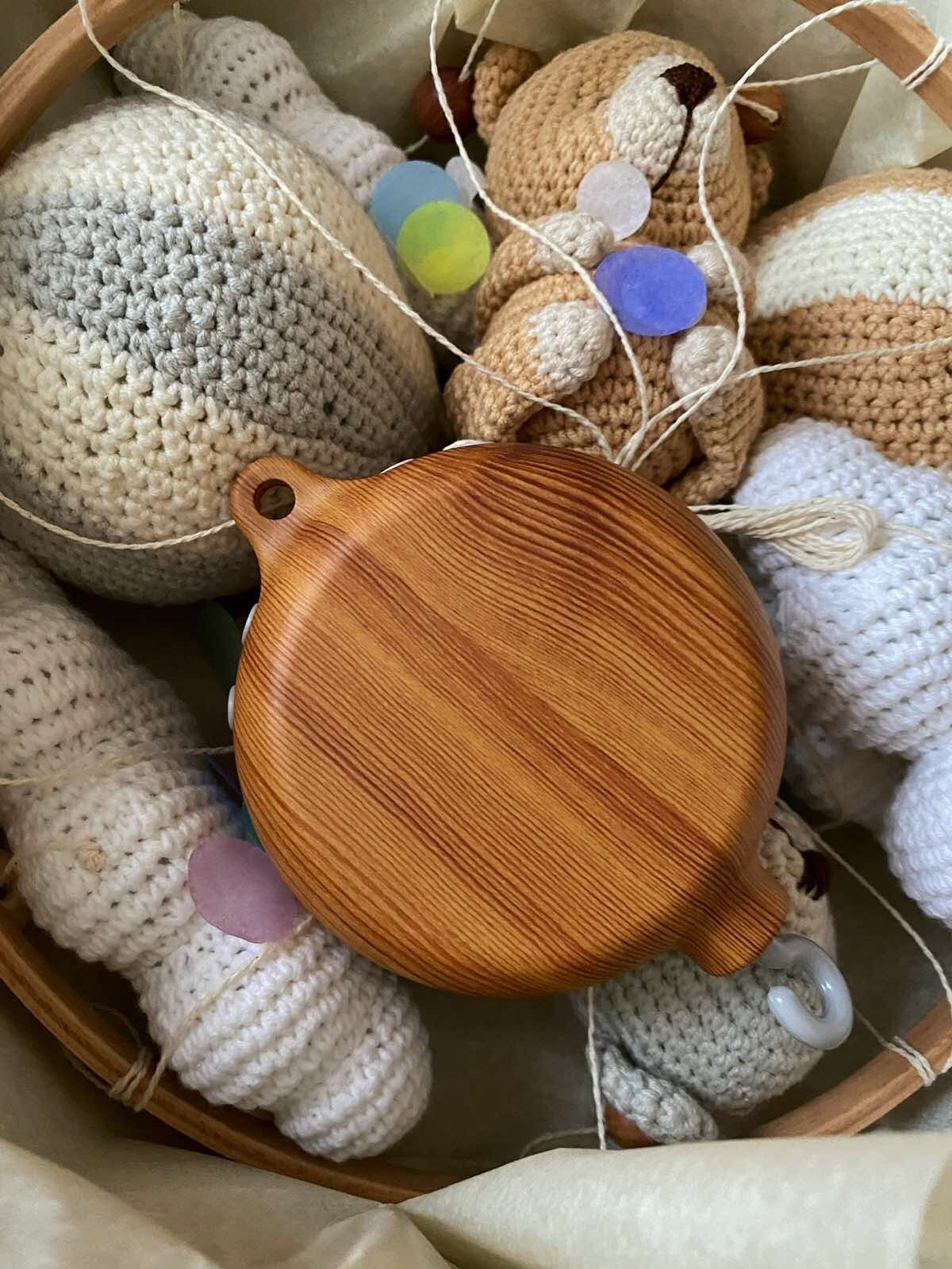 Mobile mit Vogel aus Teddyplüsch