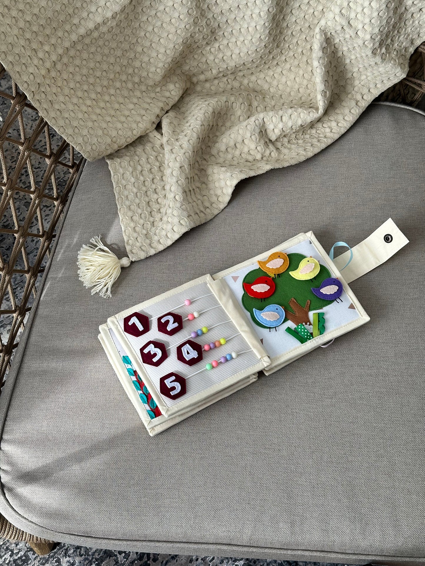 Quiet book, Filz Aktivitäten Buch, ruhiges Buch, Stillbuch, Montessori. Für Kinder zwischen 1-3