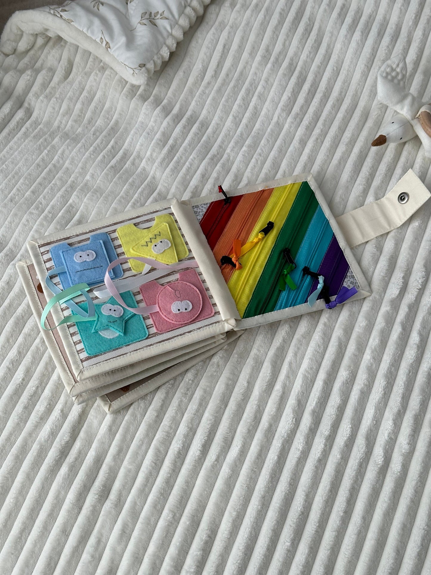 Quiet book, Filz Aktivitäten Buch, ruhiges Buch, Stillbuch, Montessori. Für Kinder zwischen 1-3 Jahren geeignet. Keine abnehmbare Teile.