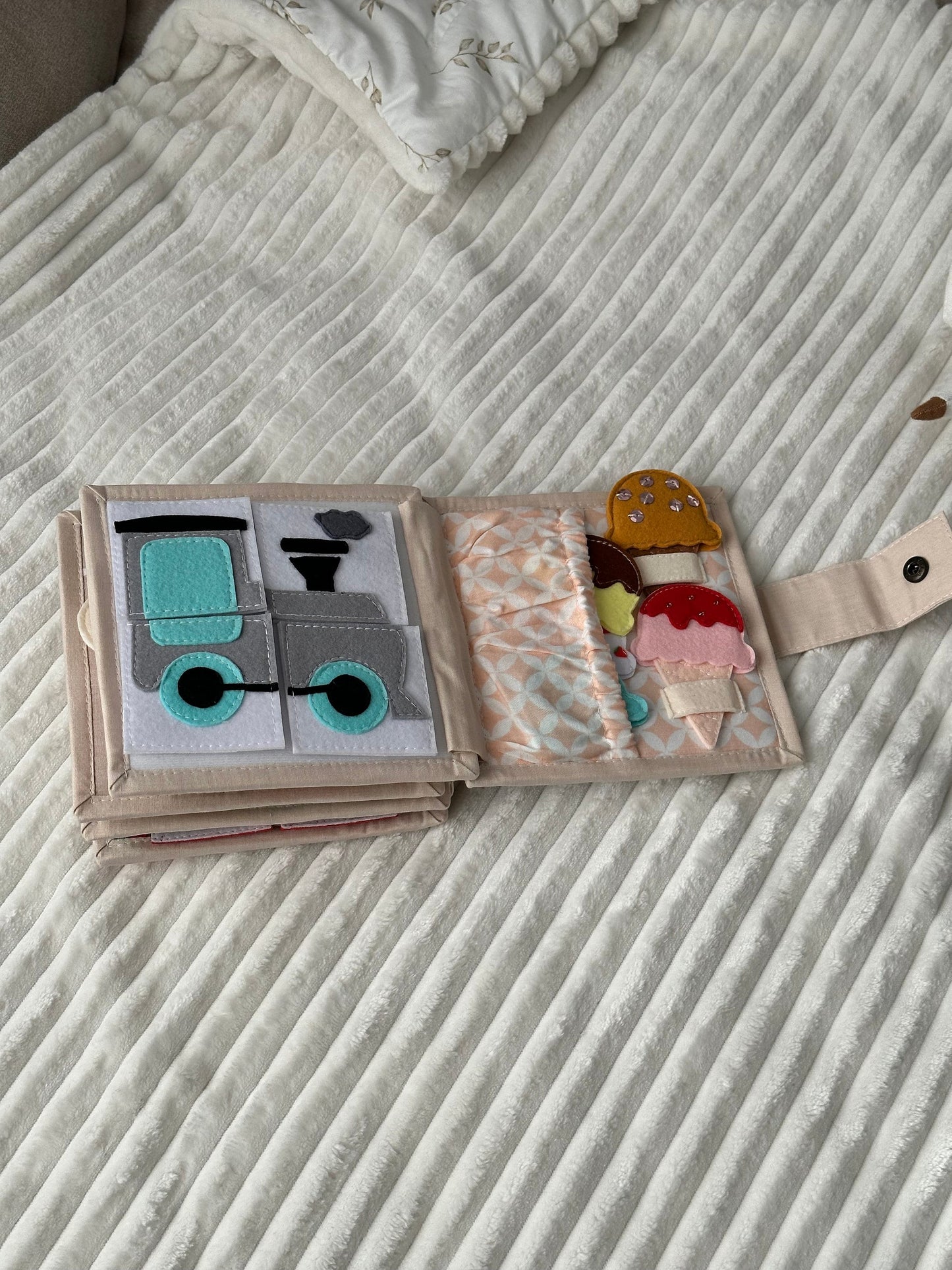 Quiet book, Filz Aktivitäten Buch, ruhiges Buch, Stillbuch, Montessori. Für Kinder zwischen 1-3 Jahren geeignet. Fuchs