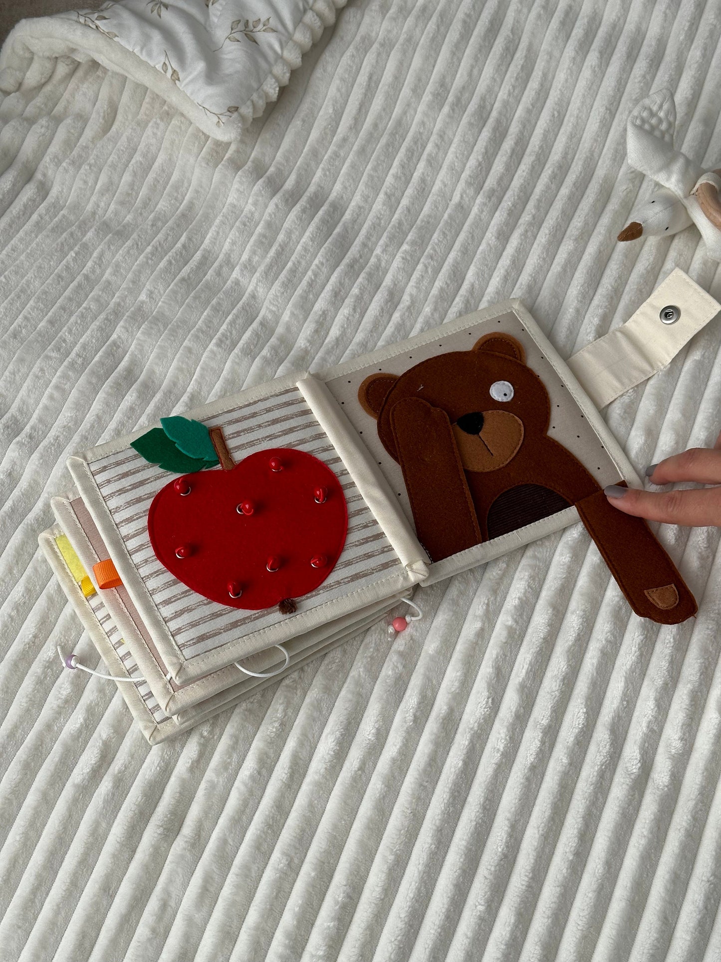 Quiet book, Filz Aktivitäten Buch, ruhiges Buch, Stillbuch, Montessori. Für Kinder zwischen 1-3 Jahren geeignet. Wald.