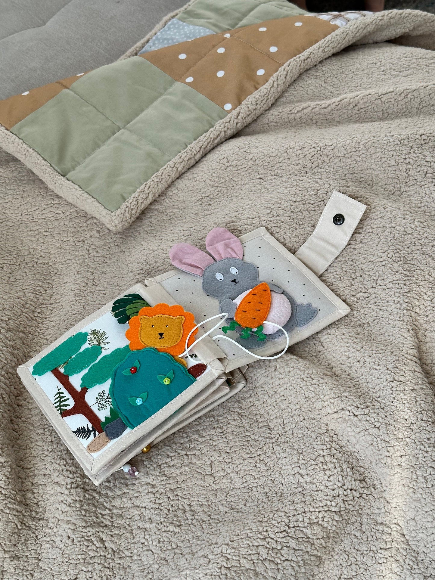 Quiet book, Filz Aktivitäten Buch, ruhiges Buch, Stillbuch, Montessori. Für Kinder zwischen 6-18 Monaten.