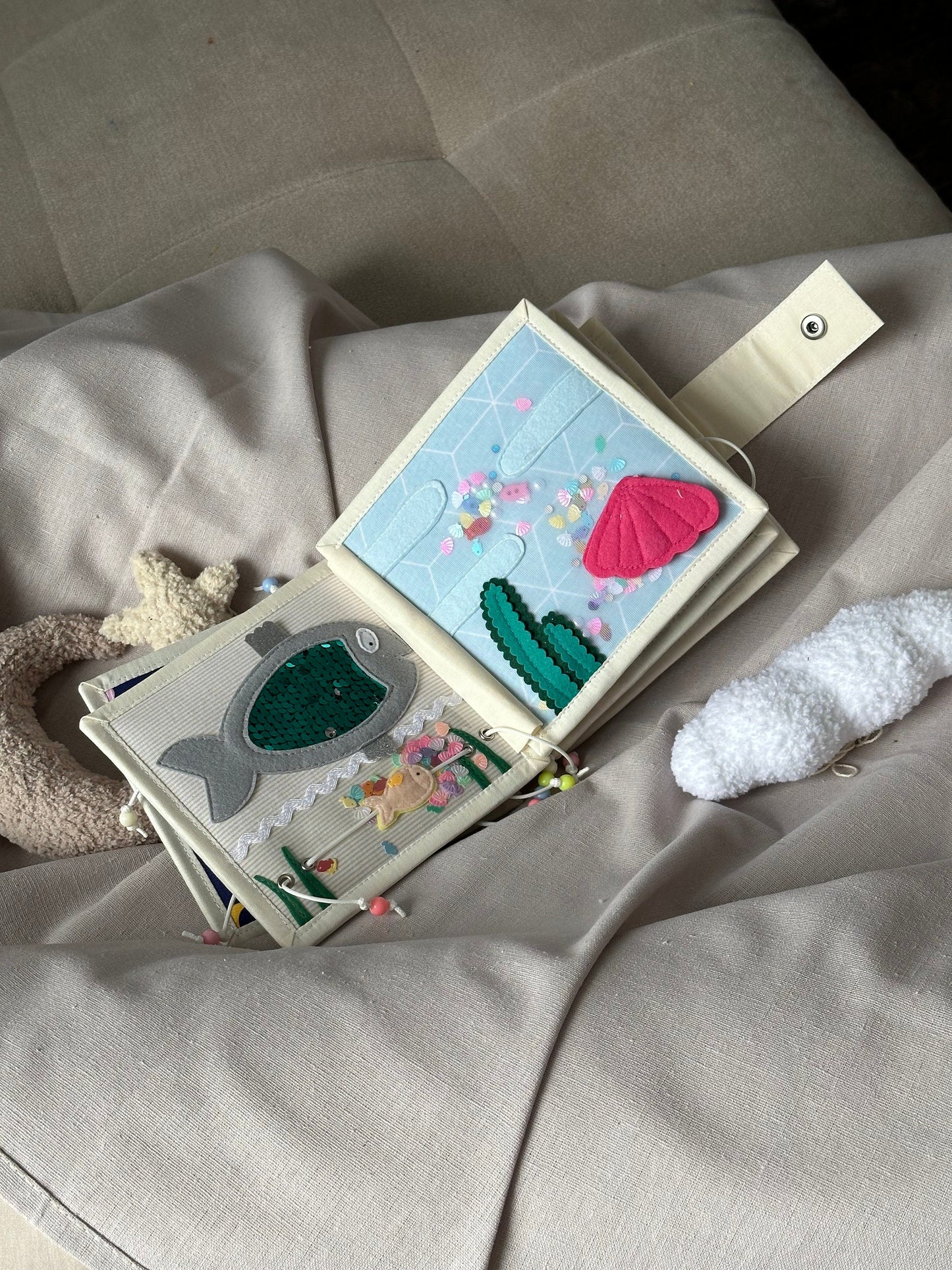 Quiet book, Filz Aktivitäten Buch, ruhiges Buch, Stillbuch, Montessori. Für Kinder zwischen 6-18 Monate geeignet. Gans.