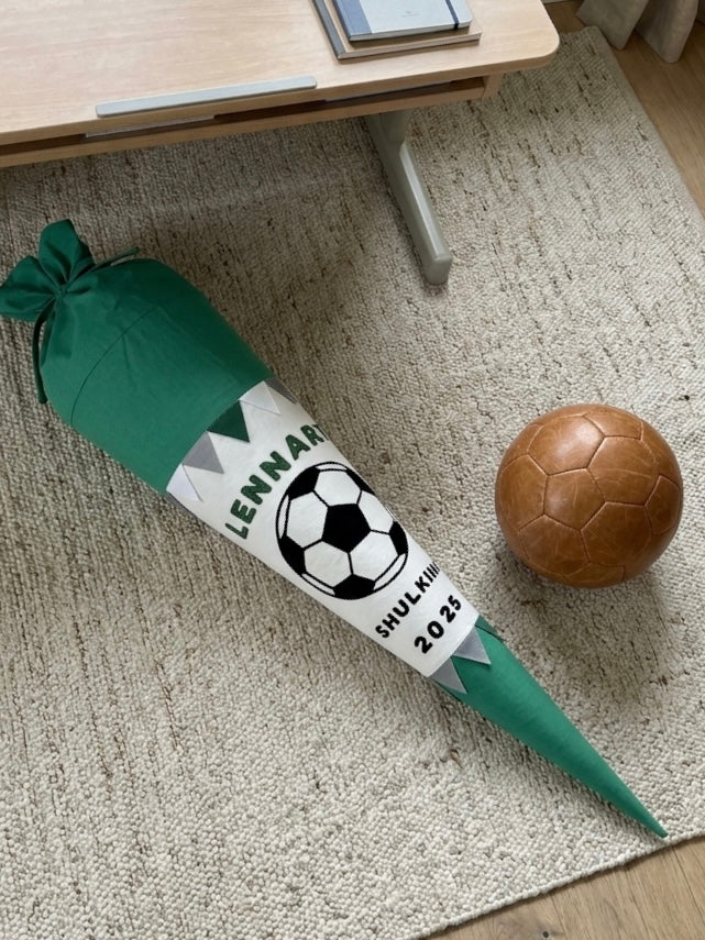 Schultüte personalisiert – Fußball | Handgefertigt aus Stoff & Filz | Einschulung 2026