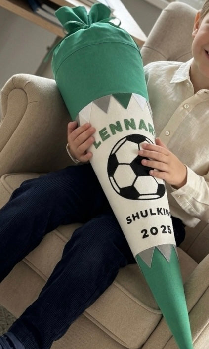 Schultüte personalisiert – Fußball | Handgefertigt aus Stoff & Filz | Einschulung 2026