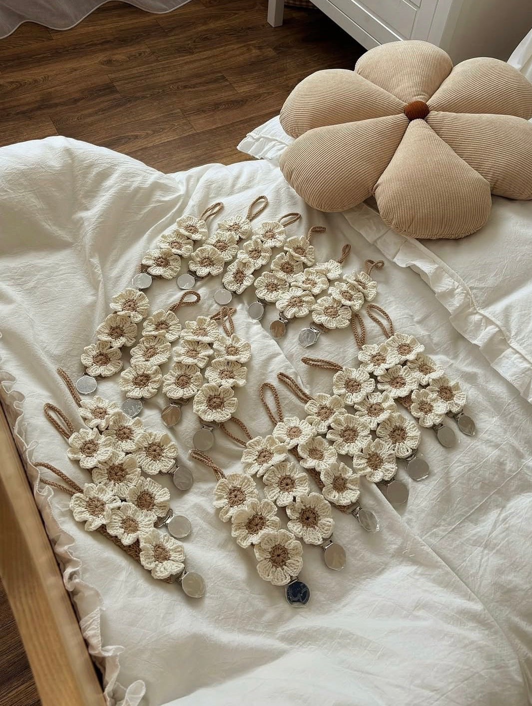 Blumen-Schnullerkette handgemacht | Häkel-Schnullerkette