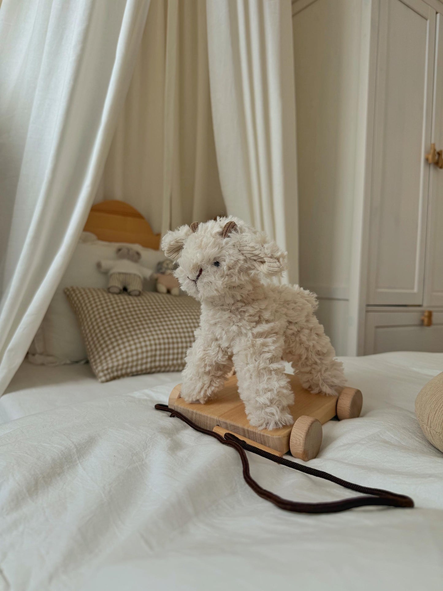 Nachziehtiere aus Bouclé